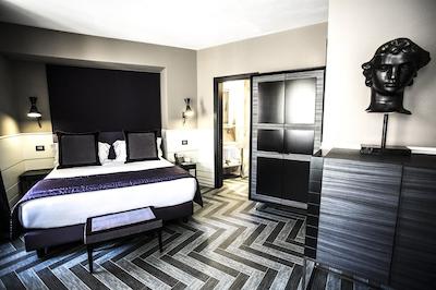 تاه تریبون هتل