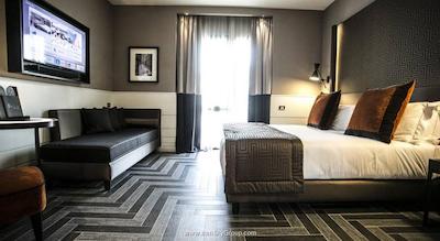 تاه تریبون هتل