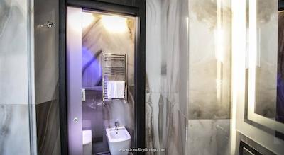 تاه تریبون هتل