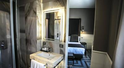 تاه تریبون هتل