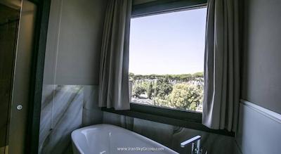 تاه تریبون هتل