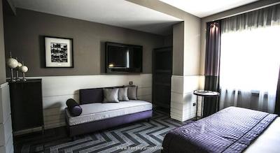 تاه تریبون هتل