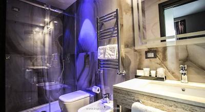 تاه تریبون هتل