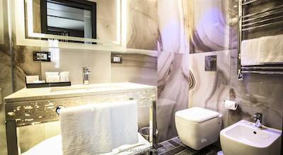 تاه تریبون هتل