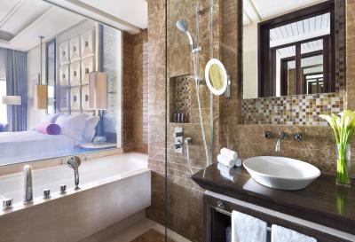 ال بوستان پالاس، ای ریتز کارلتون هتل