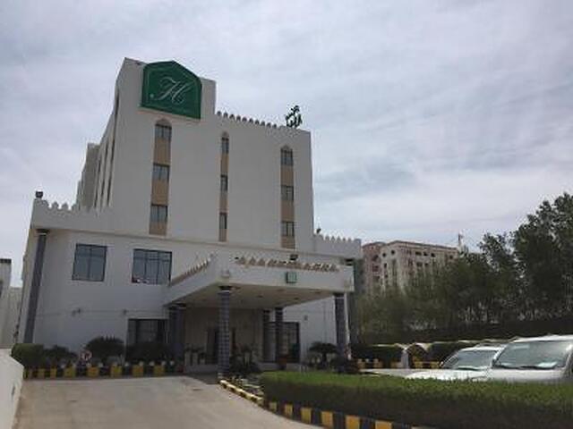 ال مدینه هالیدی
