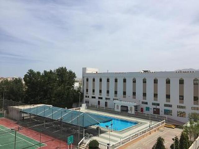 ال مدینه هالیدی