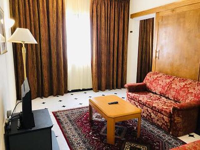 ال مدینه هالیدی
