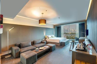 هفتاد و دو هتل