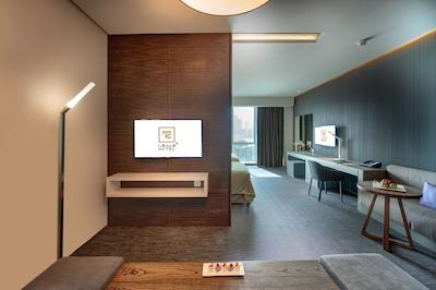 هفتاد و دو هتل