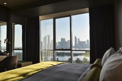 هفتاد و دو هتل