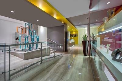 هفتاد و دو هتل