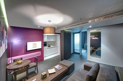 هفتاد و دو هتل