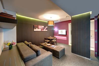 هفتاد و دو هتل