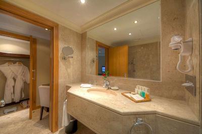 دبی مارین بیچ ریزورت اند سپا