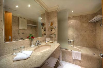 دبی مارین بیچ ریزورت اند سپا