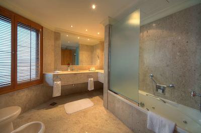 دبی مارین بیچ ریزورت اند سپا