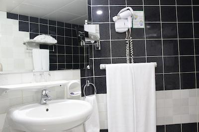 الدیار دانا هتل