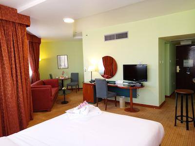 الدیار دانا هتل