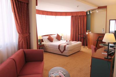 الدیار دانا هتل