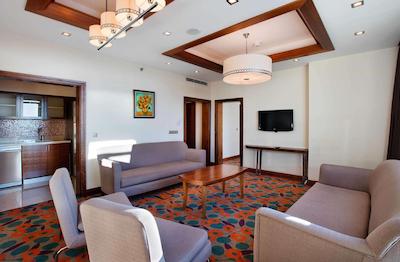 دابل تری بای هیلتون هتل وان