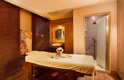 دابل تری بای هیلتون هتل وان