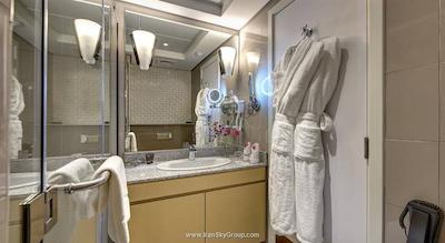 رویال کنتیننتال هتل