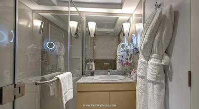 رویال کنتیننتال هتل