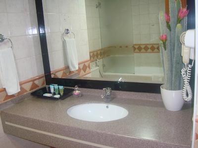 هتل آپارتمان المنار گرند