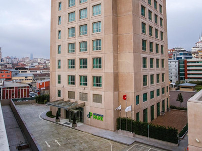ددمان پارک بستناچی