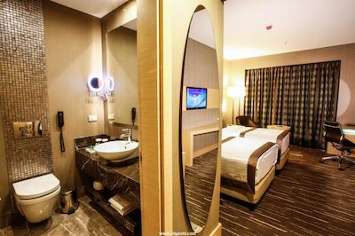 ددمان پارک بستناچی