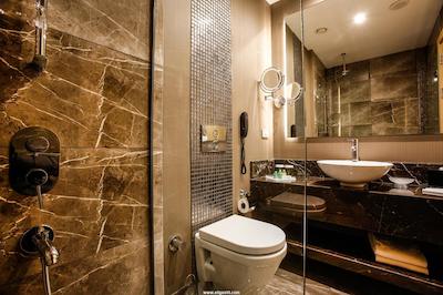 ددمان پارک بستناچی