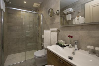 تکسیم لانژ هتل