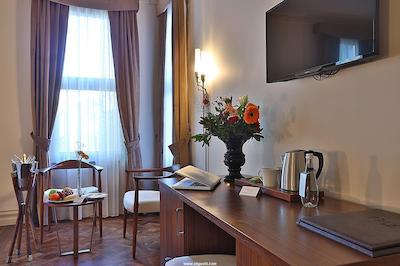 تکسیم لانژ هتل