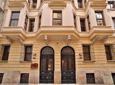 تکسیم لانژ هتل