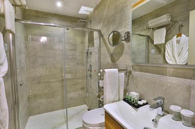 تکسیم لانژ هتل