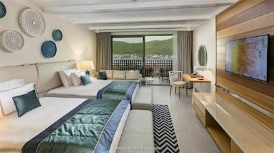 تایتانیک دلوکس بدروم