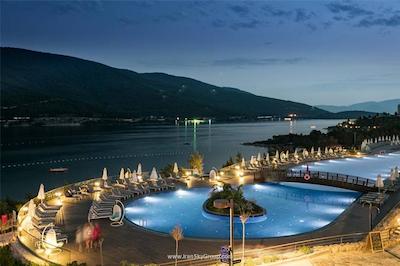 تایتانیک دلوکس بدروم