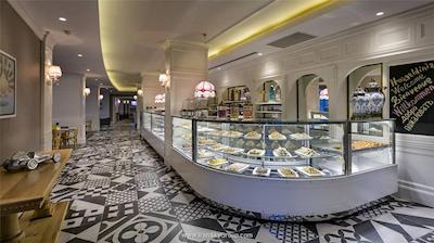 تایتانیک دلوکس بدروم