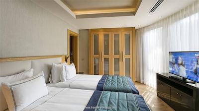 تایتانیک دلوکس بدروم