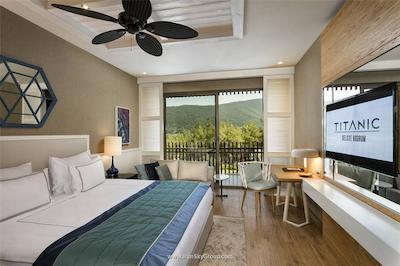 تایتانیک دلوکس بدروم