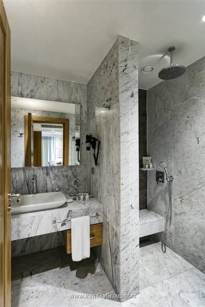 تایتانیک دلوکس بدروم