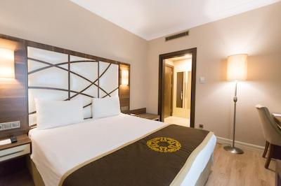 د گرند میرا