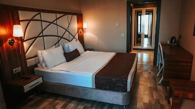 د گرند میرا