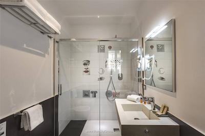 تروی پلس هتل