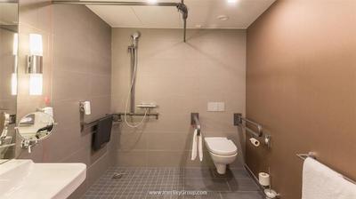 هلیدی این دوسلدورف سیتی تولوسر اللی