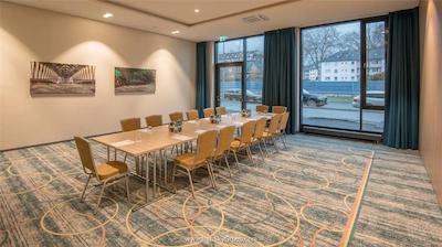 هلیدی این دوسلدورف سیتی تولوسر اللی