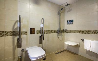 همپتون بای هیلتون استانبول آتاکوی