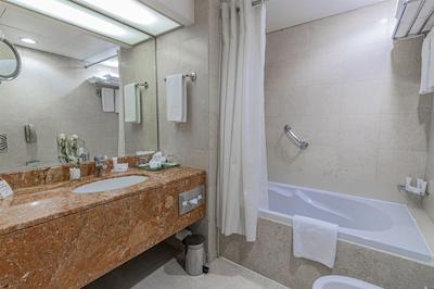 ملینیوم داون تاون ابوظبی