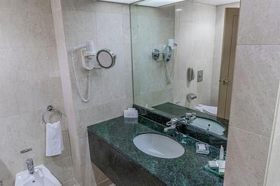 ملینیوم داون تاون ابوظبی